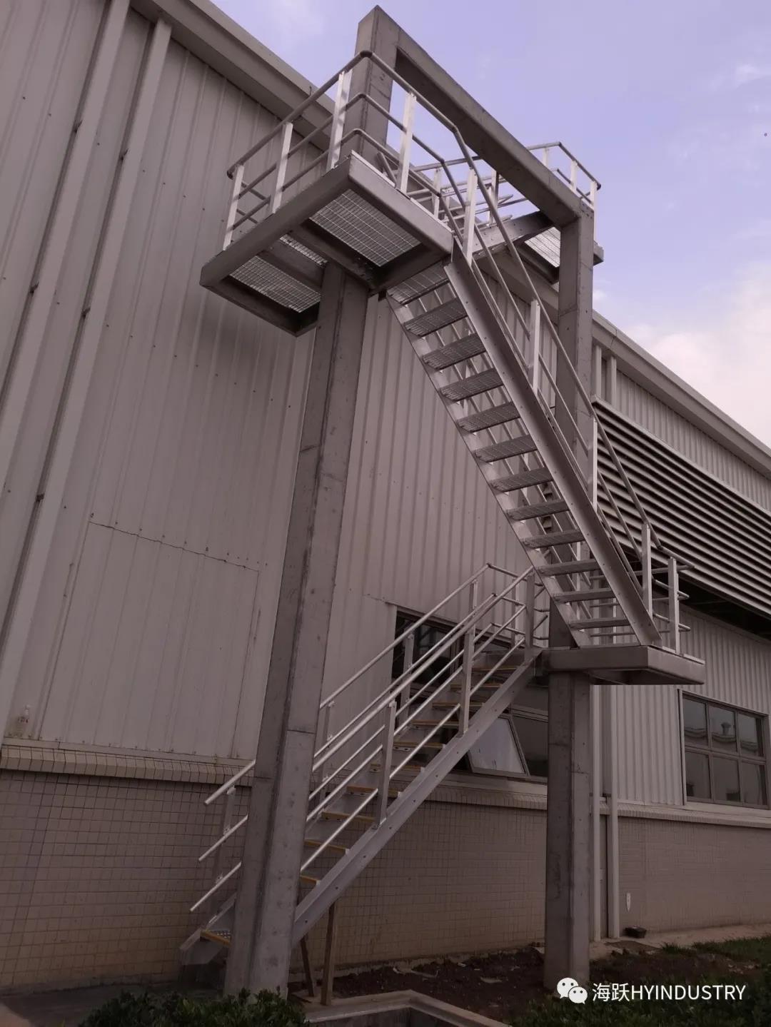 铝格栅板楼梯踏步板的优势